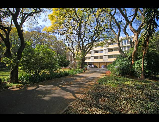 1 BEDROOM APARTMENT FOR SALE IN HOUGHTON ESTATE